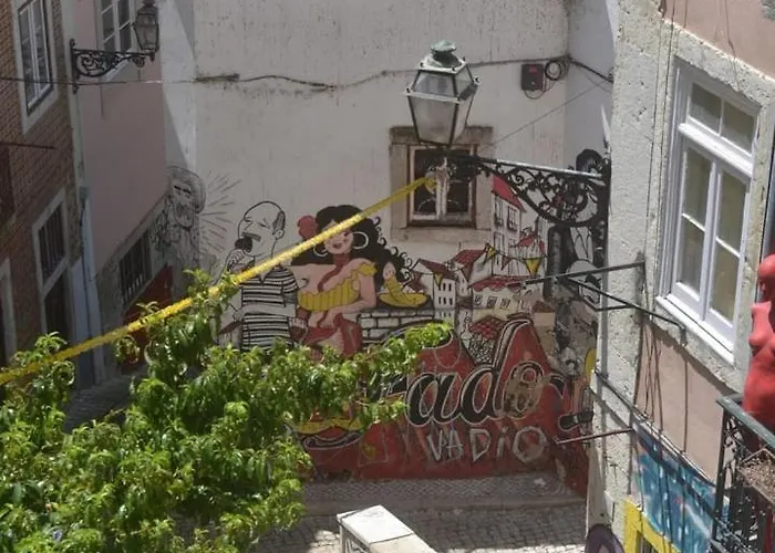 Try Mouraria Lisbona