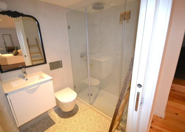 Try Mouraria * Lisboa