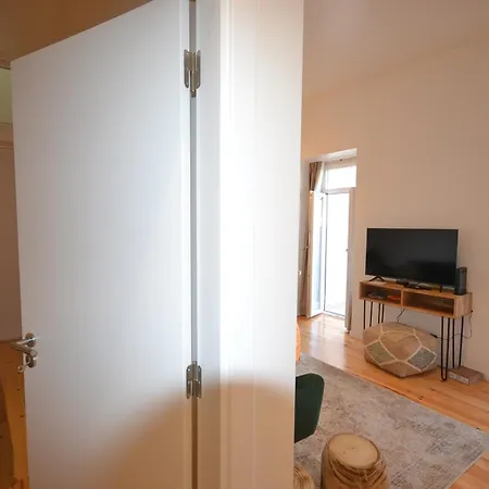 Try Mouraria Апартаменты *